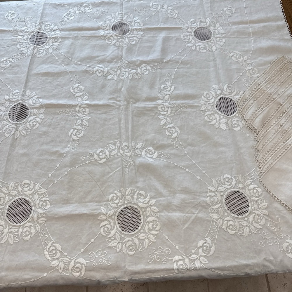 Vtg Linen Tablecloth Square 51" Embroidered Cutwork Lace 12 Napkins Victorian